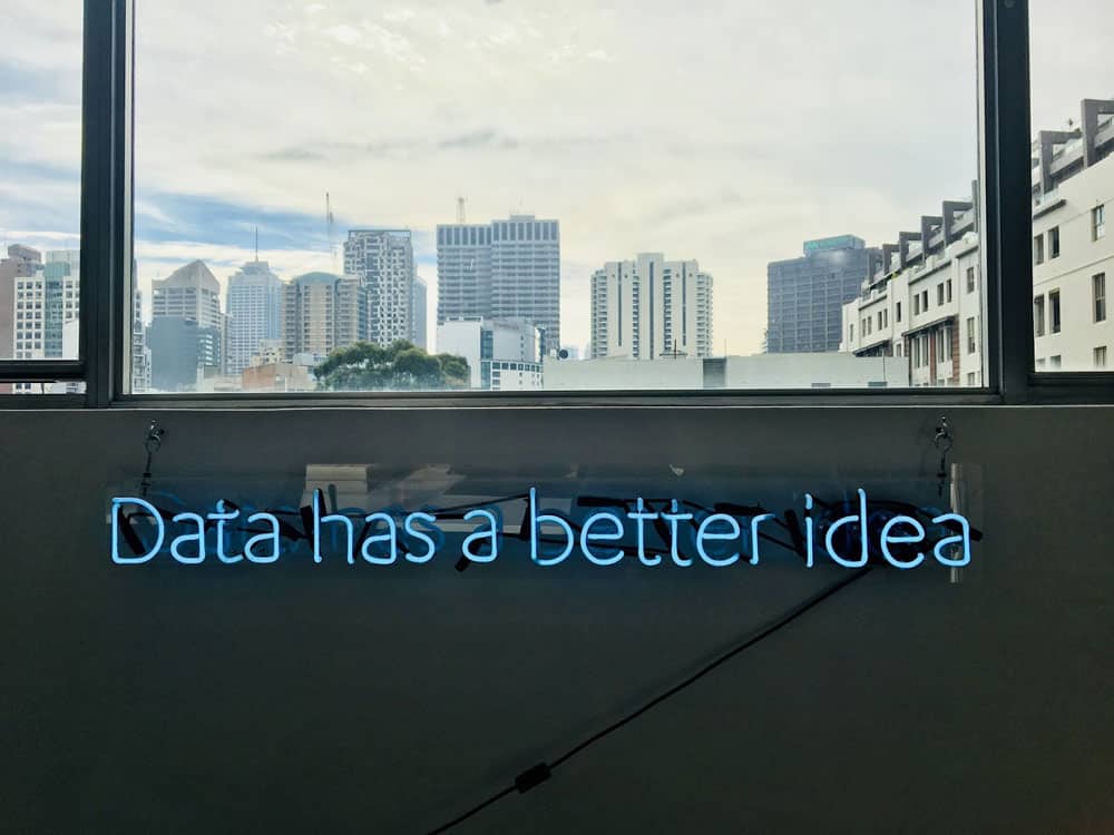 Imagem com a frase: Data has a better idea
