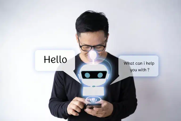 Homem interagindo com rob&ocirc;, representando chatbot para aprender ingl&ecirc;s